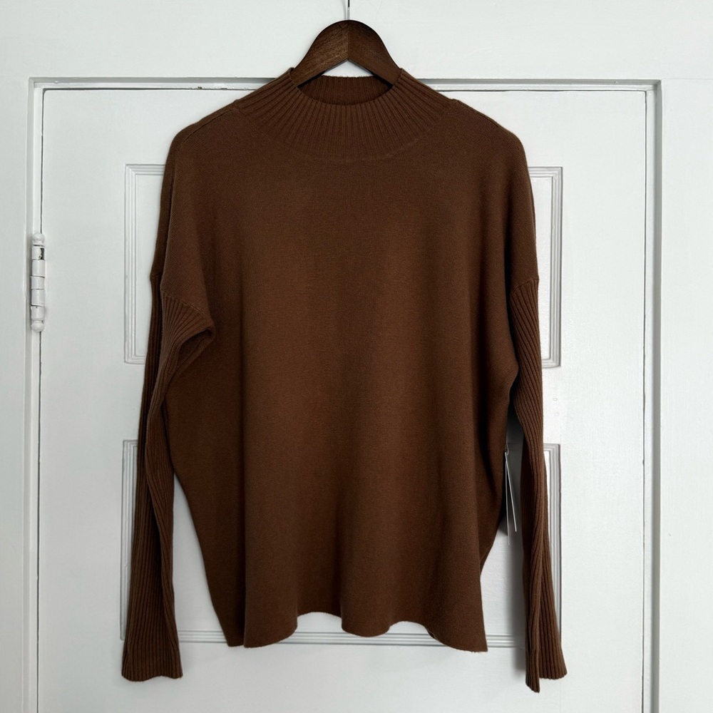 Cyrus Brown Turtleneck Knit Sweater- Ribbed Sleeves Size Large!
